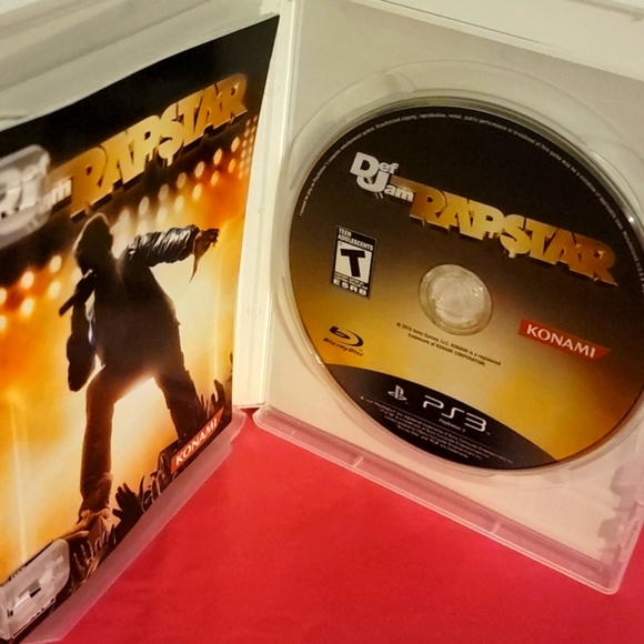 Rock Band Microphone and Games Bundle - Microphone and 4 Games - Picture 4 of 6